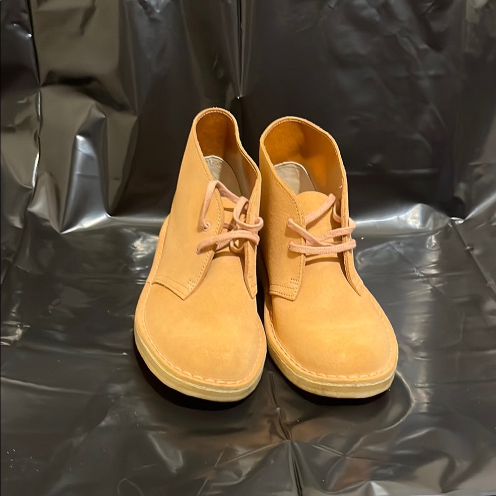 Clarks Originals| Size 7.5| Tan Suede Ankle Boots